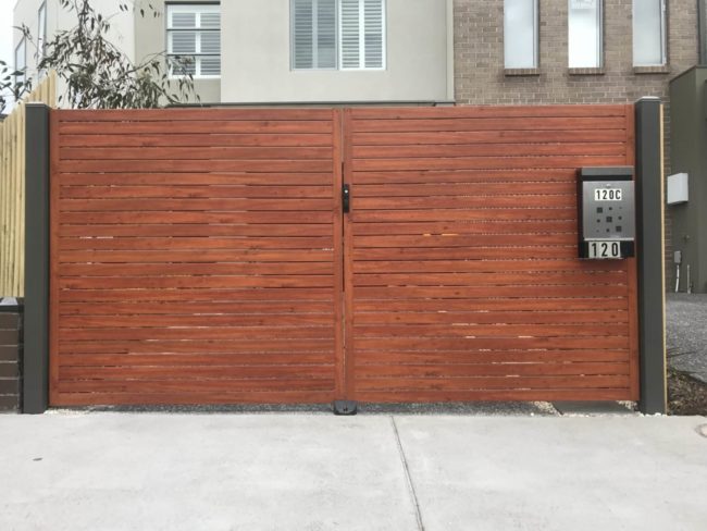 Australian cedar and woodland grey aliscreen driveway gates 4